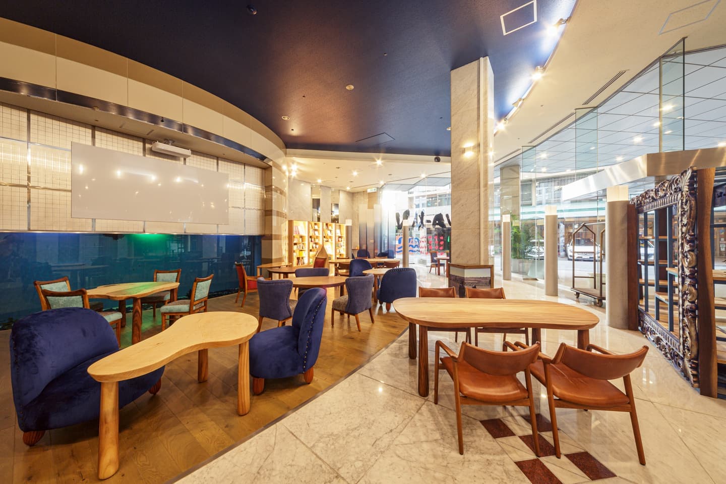 あわBLUE LABEL店内